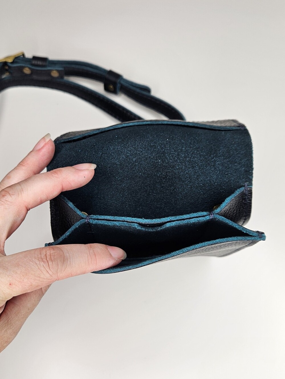 Portland Leather Goods Parker Phone Bag Boreal - Picture 5 of 15